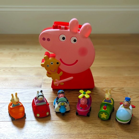 Peppa Pig Other - Bundle of Peppa Pig cars and carrying case